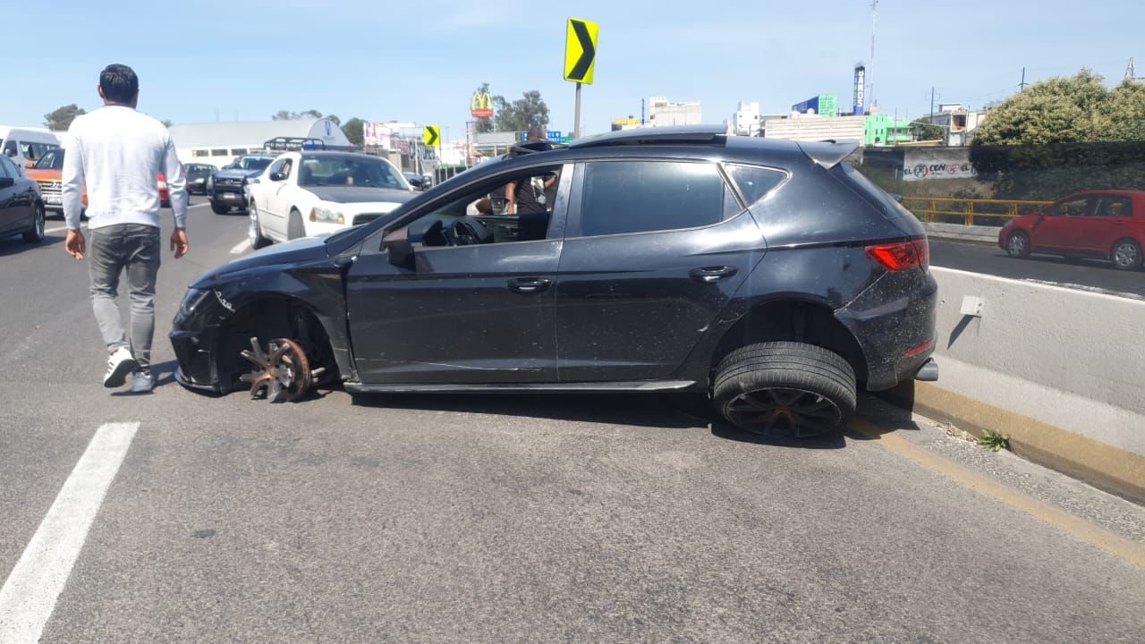 Atiende Policía de Chiautempan percance vial en carretera Vía Corta
